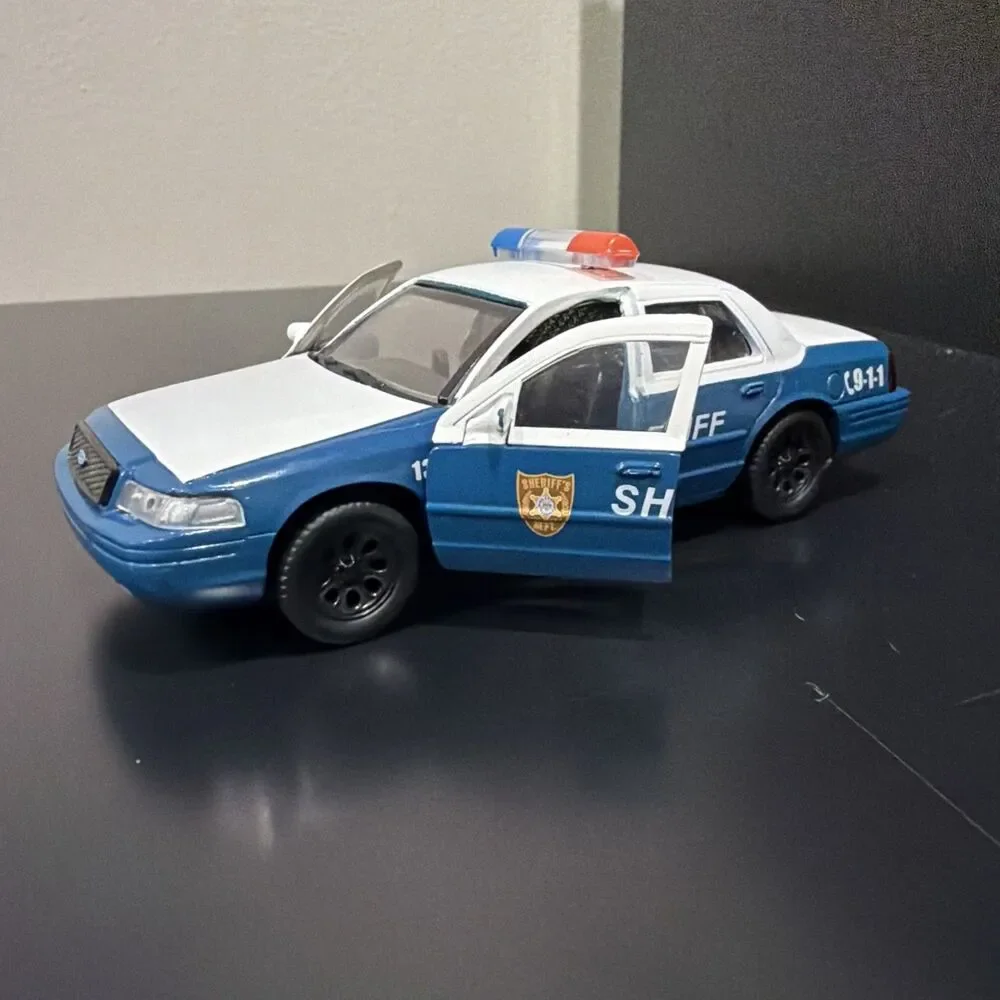 Jada 1/32 Scale 35728 - Rick Grimes Ford Crown Victoria Sheriff The Walking Dead